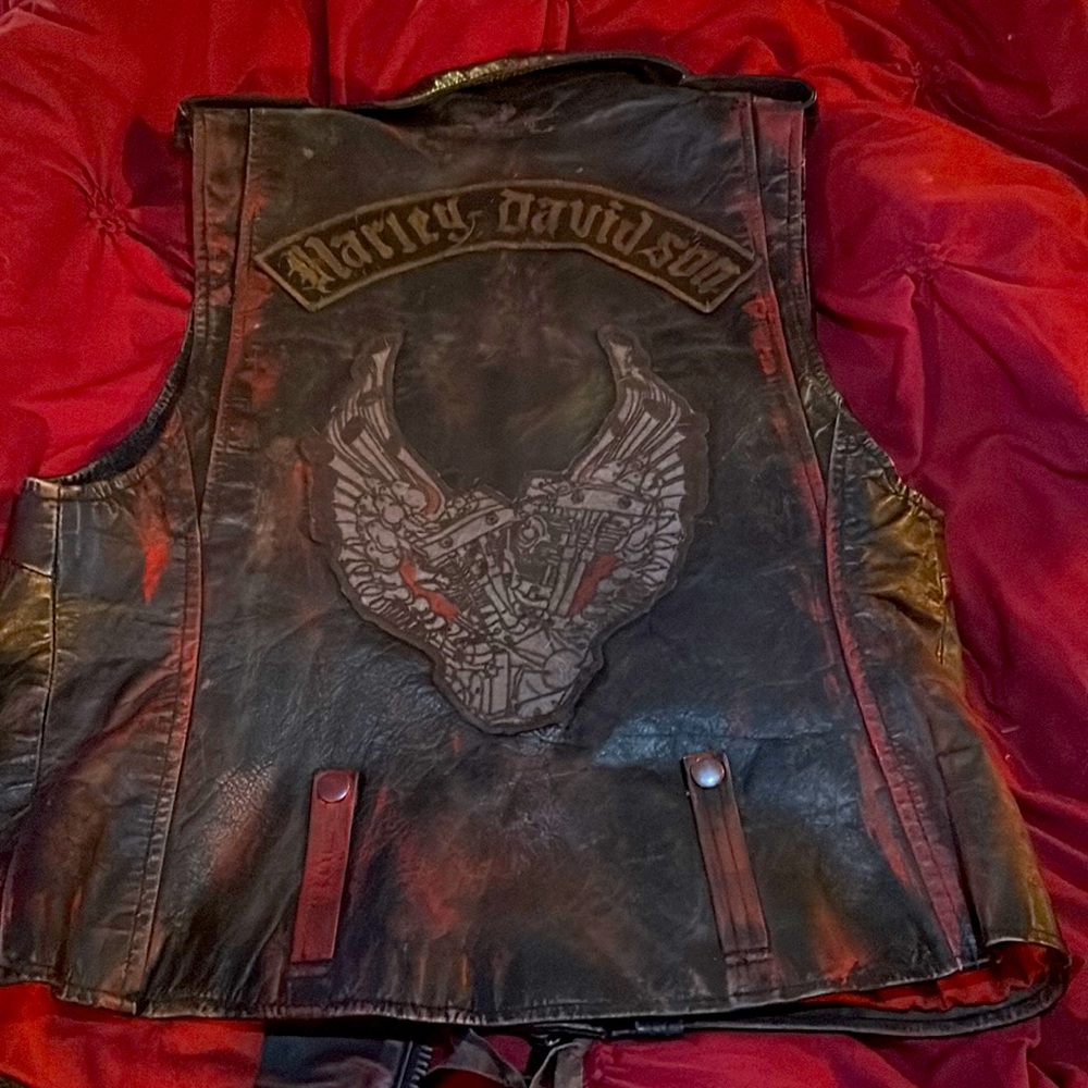 Harley Davidson custom leather vest ! Absolutely beautiful!!!❤️